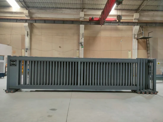 Portes de clôture électriques rétractables de 5 m Portes de clôture automatiques extérieures en fer Portes coulissantes pliantes en aluminium Porte coulissante télescopique sans rail Porte de l'allée principale